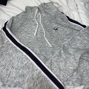 grey hollister crop top